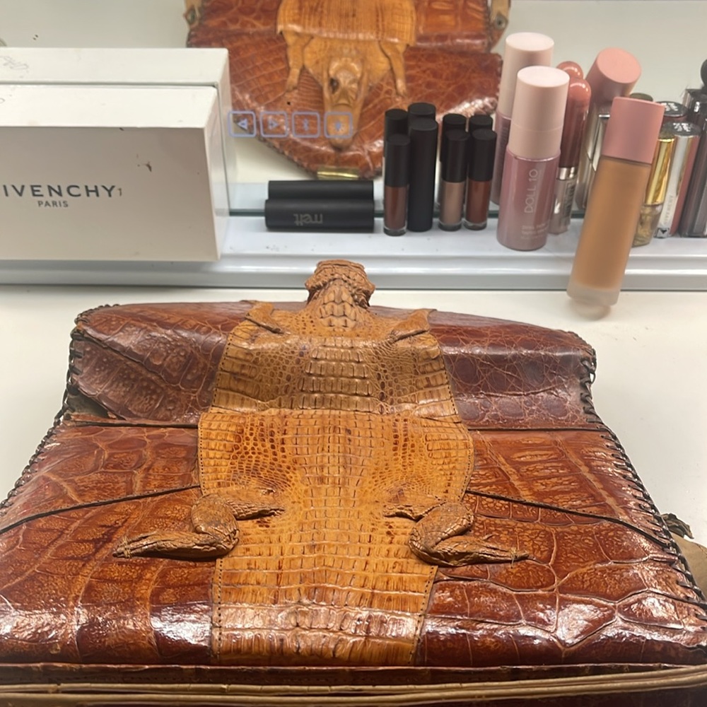 Alligator Handbag - Picture 13 of 17